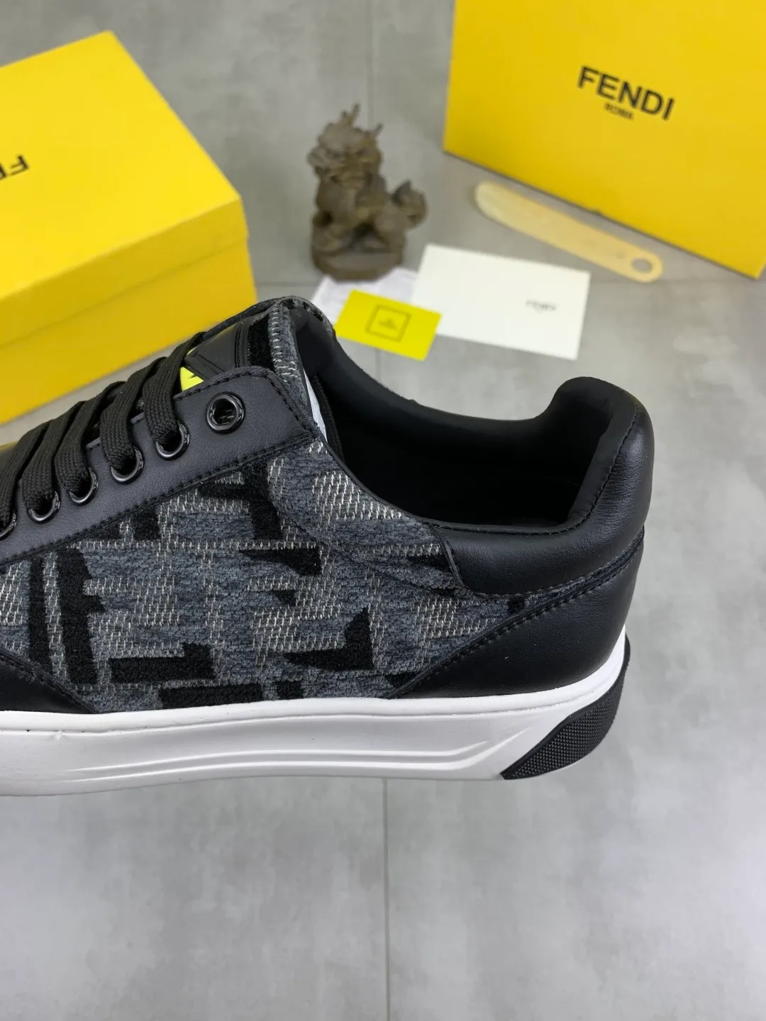 ​Men's shoes 💰P420 💰[New style] little monster 🆘 New style at FENDI counter 🕶️🕶️Simple routing effect, showing an elegant and cool driving shoe 🎬Using imported calfskin + first-layer pigskin lining🐂Excellent material🎬Detailed workmanship 🤗Comfortable foot feel➰➰. ​Pair it with any outfit to show your taste and temperament, low-key luxury ♻️Design ​simple and elegant ​noble and fashionable 🍃​Very loved and favored by trendy men 💓❤️size: 38-44 4️⃣colors available